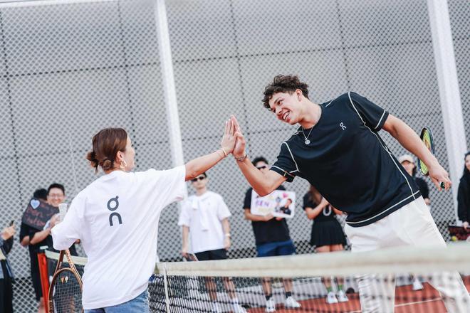 军拥趸再次 军拥趸再次