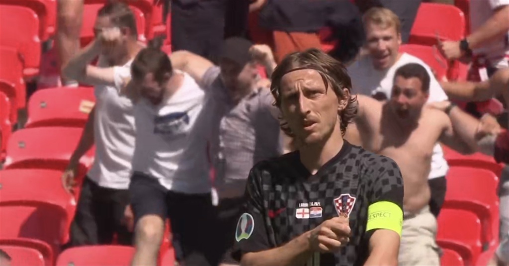 用违规球员 用违规球员