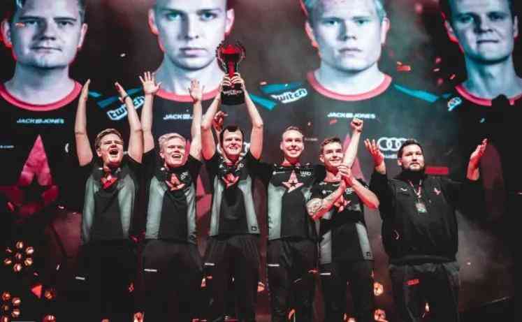 与年轻核心 与年轻核心